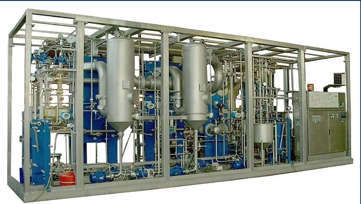 Kompakte PWT-Wasseraufbereitungs- und Elektrolyseanlage von INTEC auf einem Stahlrahmen