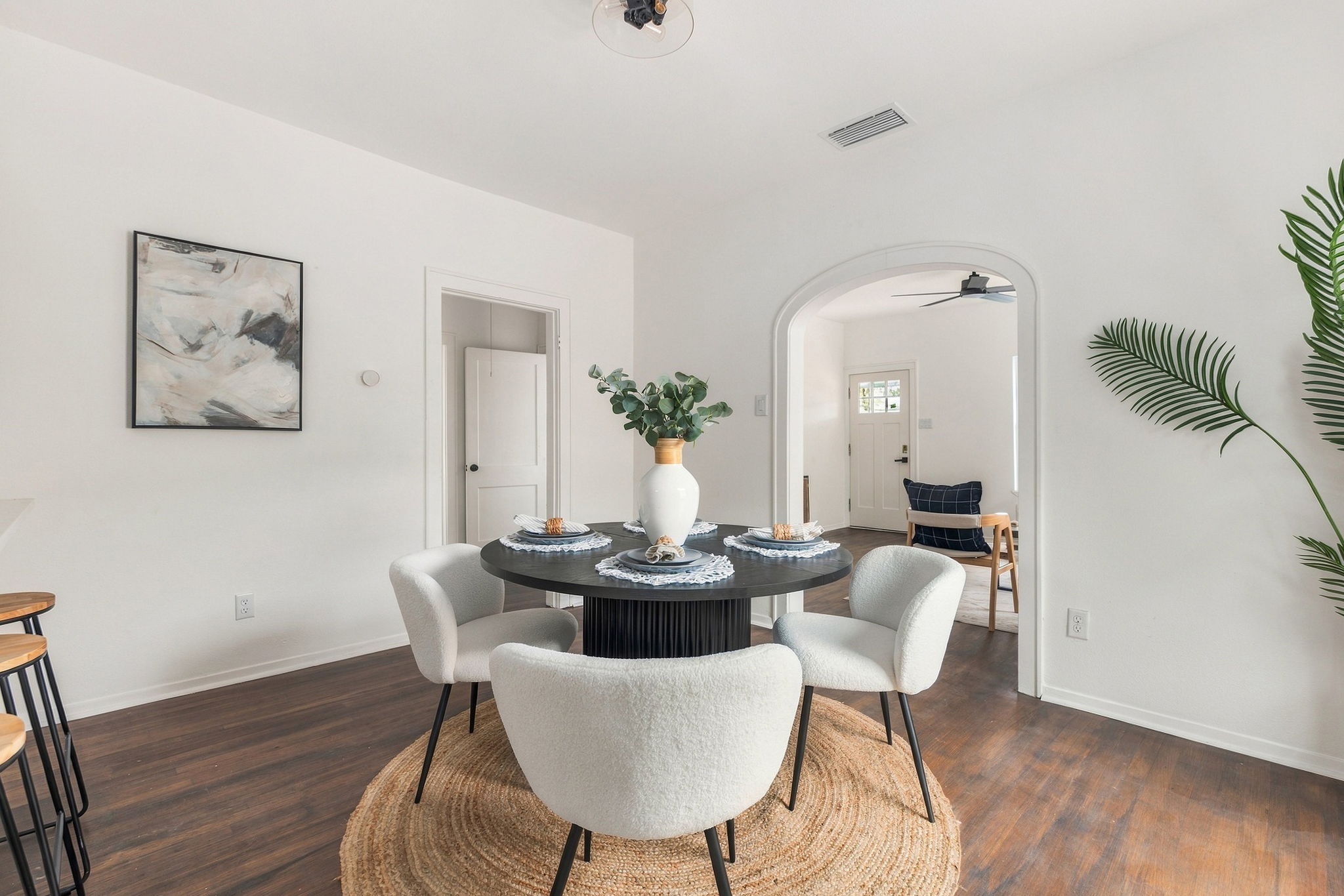 Dining area with an arched doorway and a round table