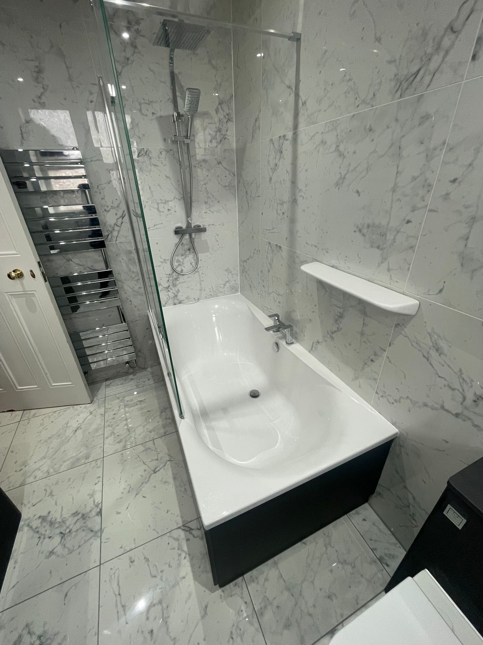 Shower and bath installation
