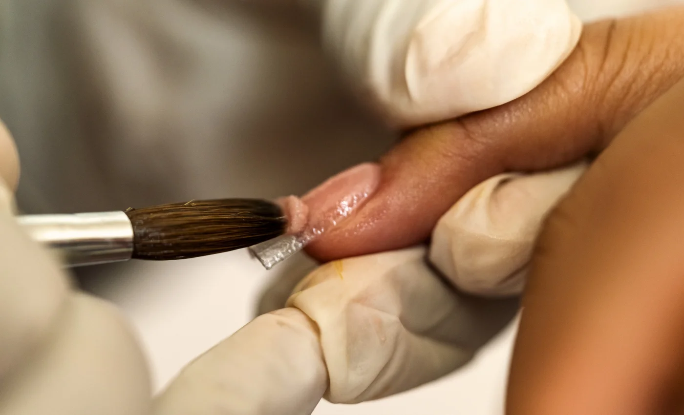 Acrylic refill service with fresh gel polish