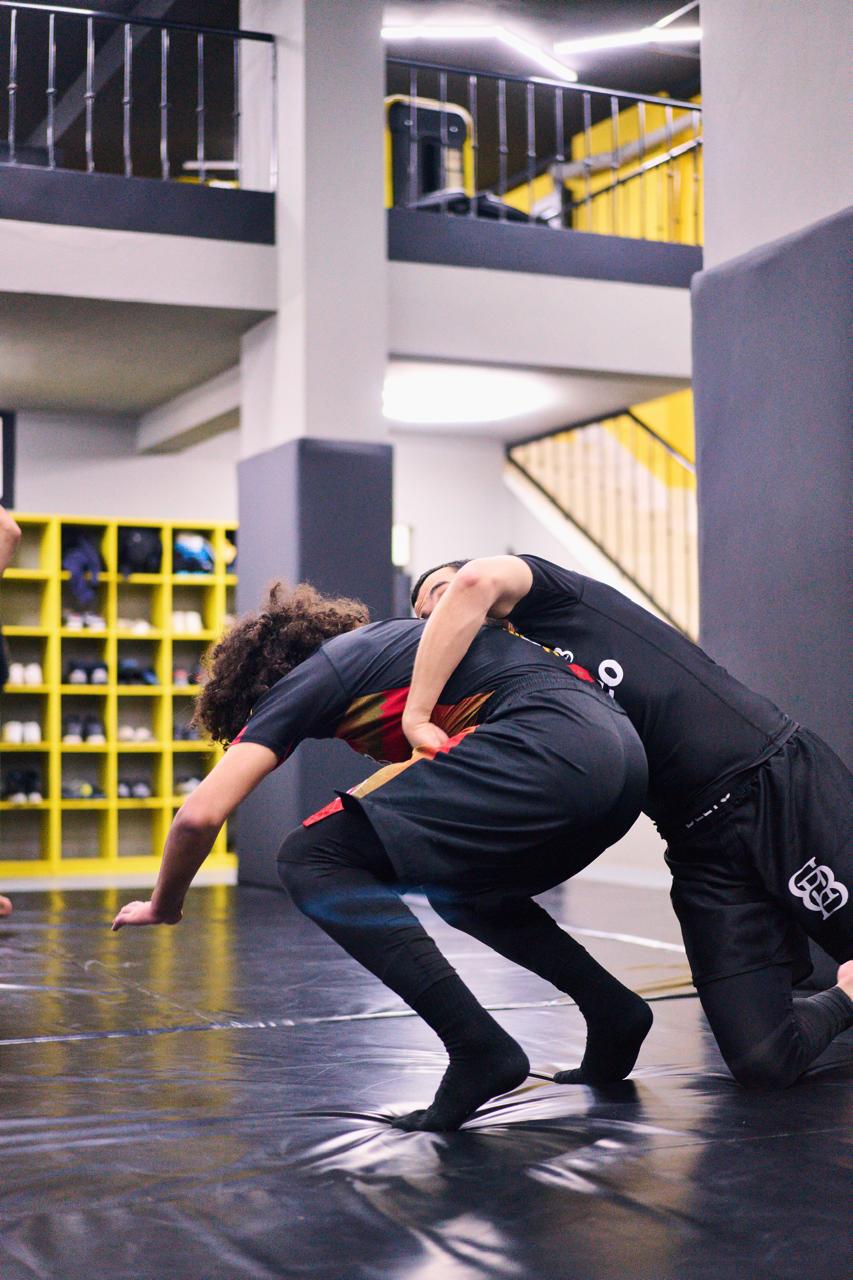 Mata Leão training room with athletes working across the mats.