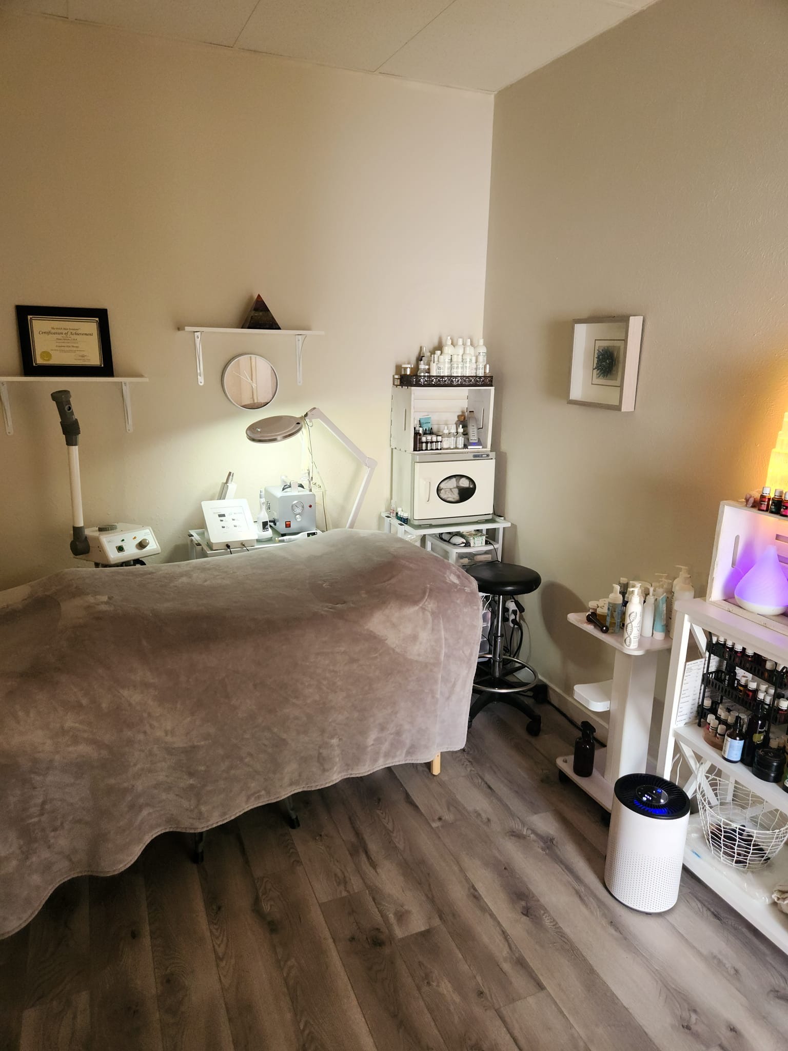 Aesthetician workspace for patients