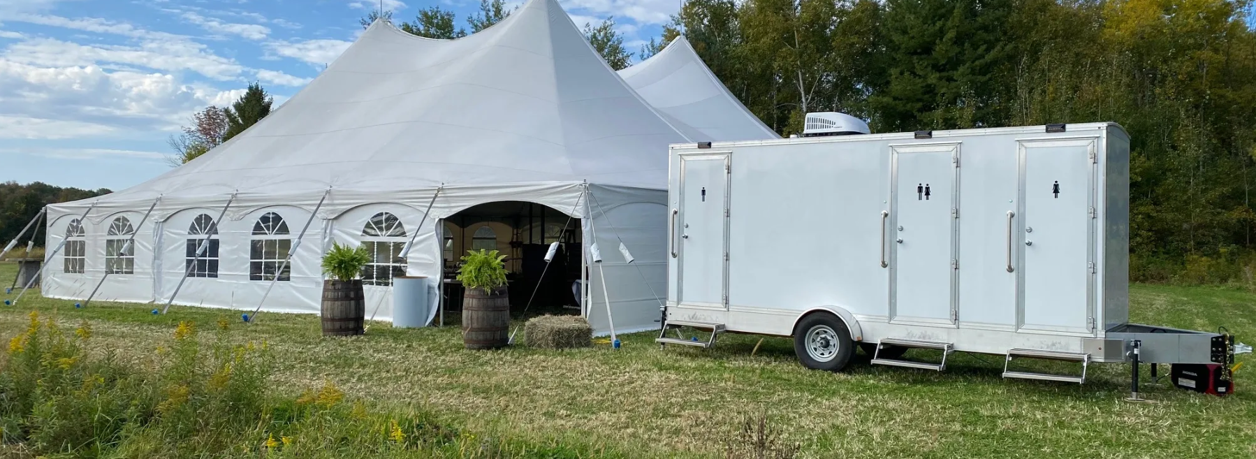 Beautiful Outdoor Wedding Receptions with a Luxury Portable Restroom Rental from Luxury Rental ICT