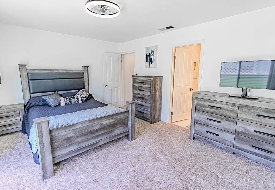 Interior photo of 211 Dahlia Avenue Unit M