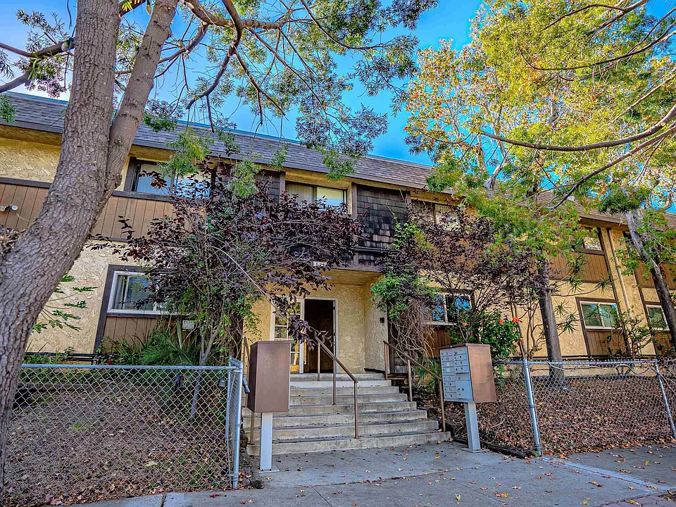 634 8th St Apt 16, Imperial Beach, CA 91932, sold by Deborah Vance