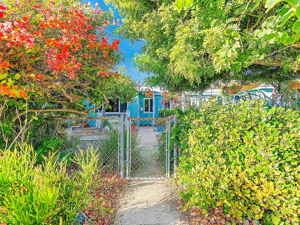 300 Elkwood Ave, Imperial Beach, CA 91932, sold by Deborah Vance