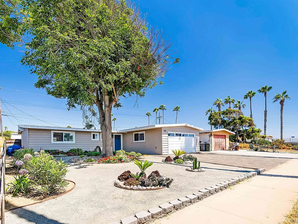 1471 California St, Imperial Beach, CA 91932, sold by Deborah Vance