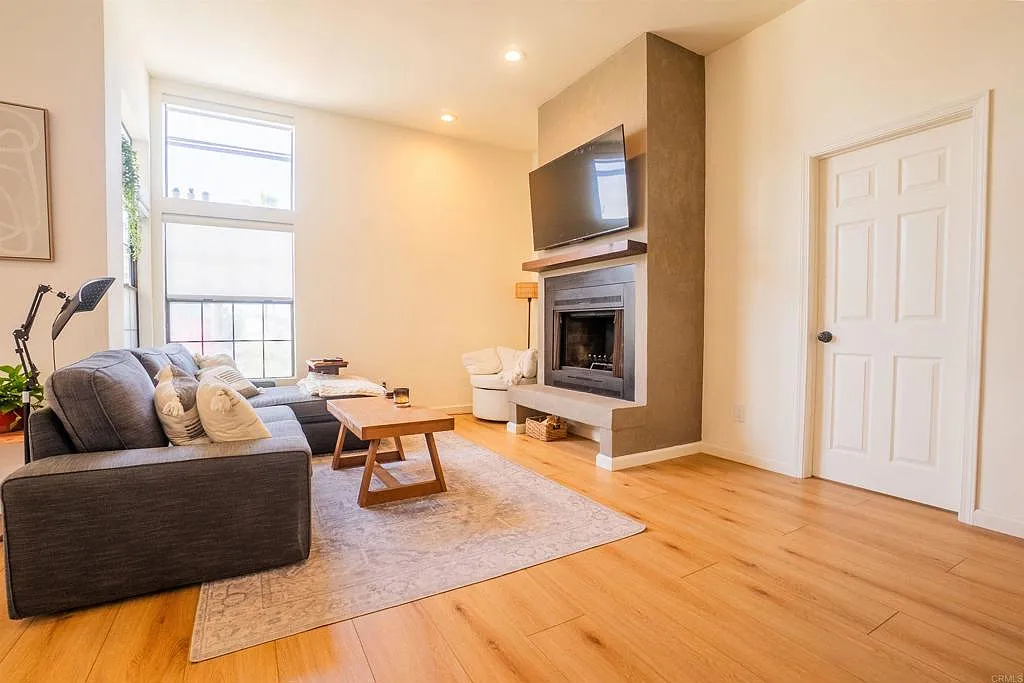 270 Dahlia Ave Apt 5, Imperial Beach, CA 91932, sold by Deborah Vance