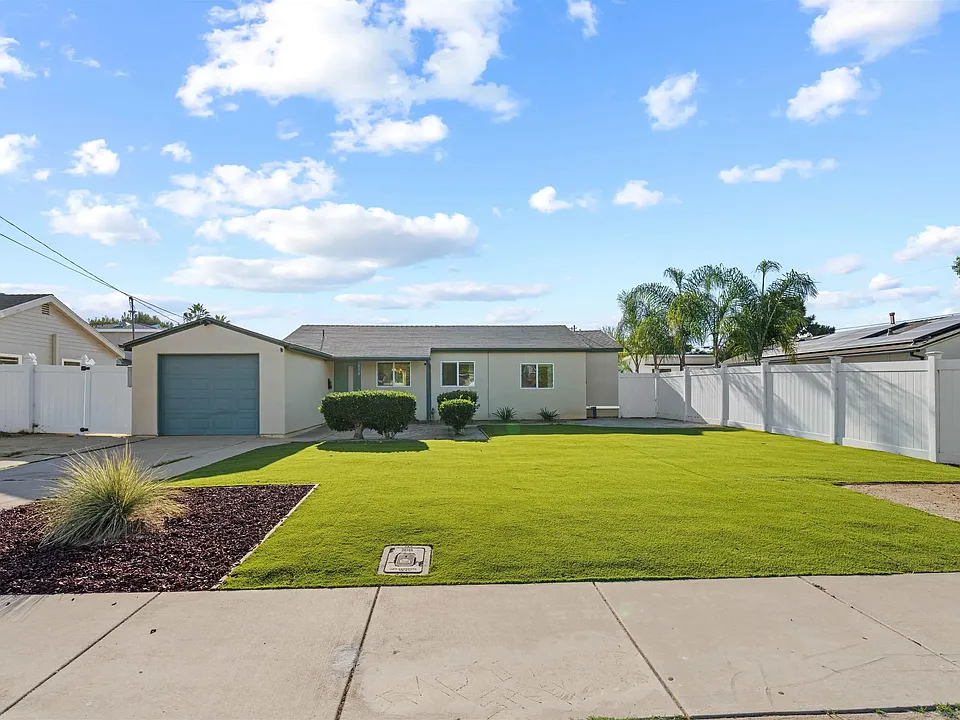814 8th St, Imperial Beach, CA 91932, sold by Deborah Vance