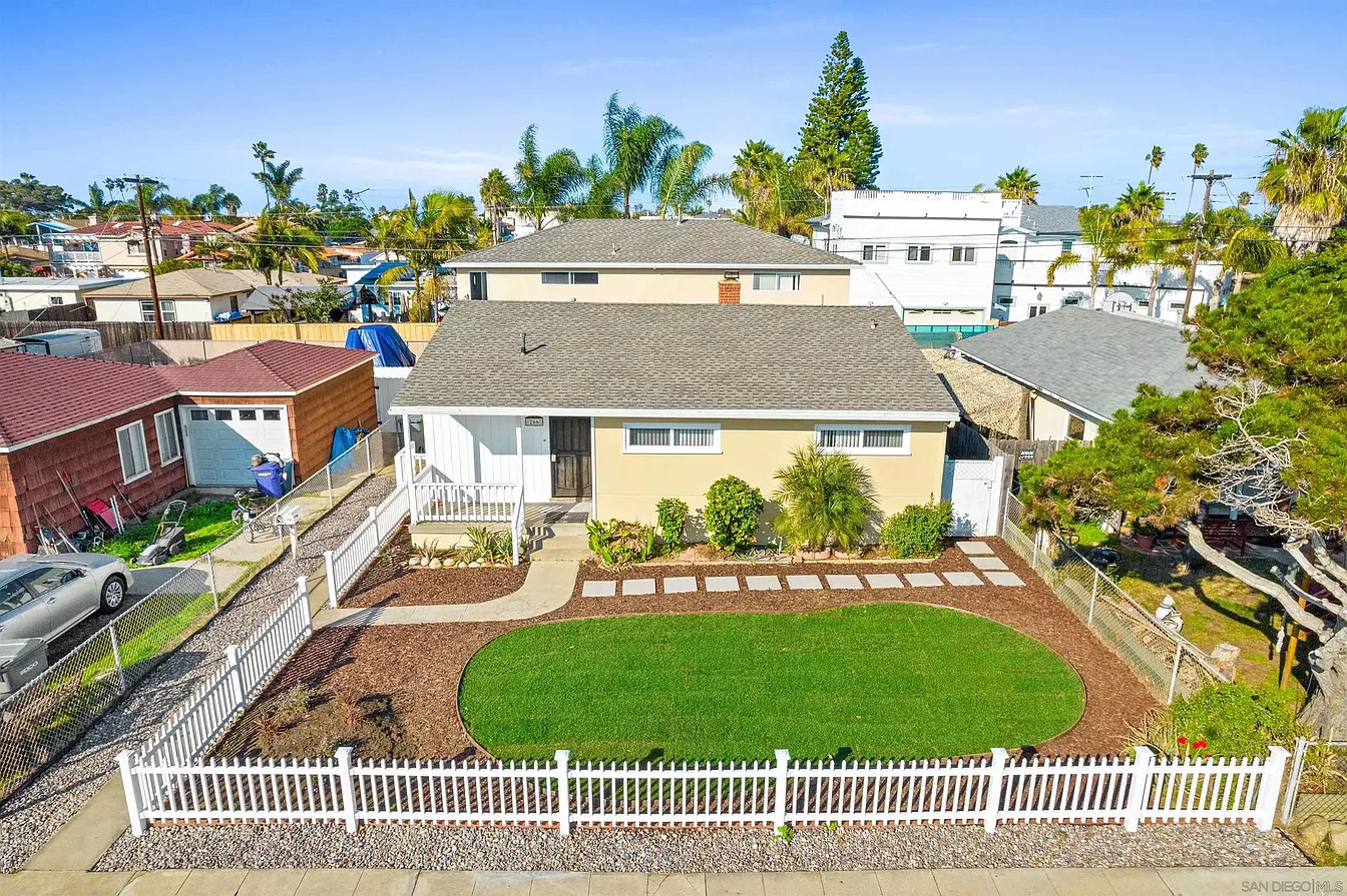 266-268 Ebony Ave, Imperial Beach, CA 91932, sold by Deborah Vance