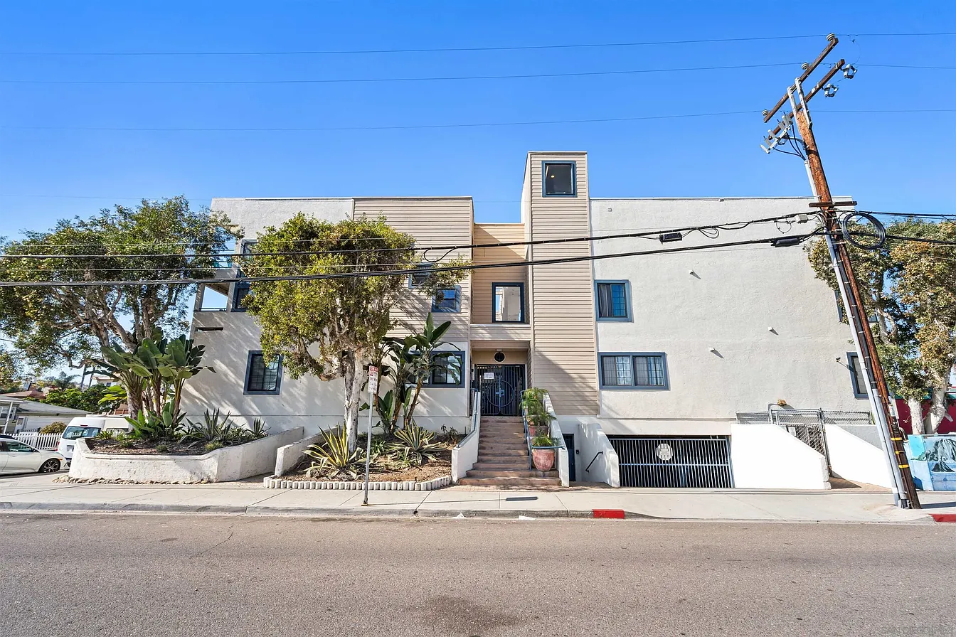 270 Dahlia Ave Apt 4, Imperial Beach, CA 91932, sold by Deborah Vance