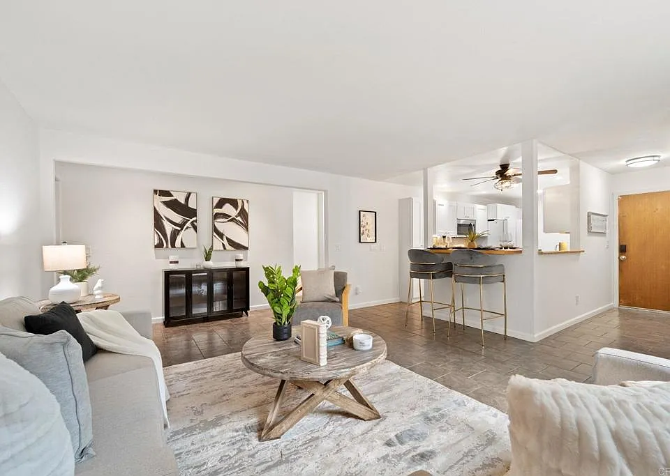 634 8th St Apt 1, Imperial Beach, CA 91932, sold by Deborah Vance