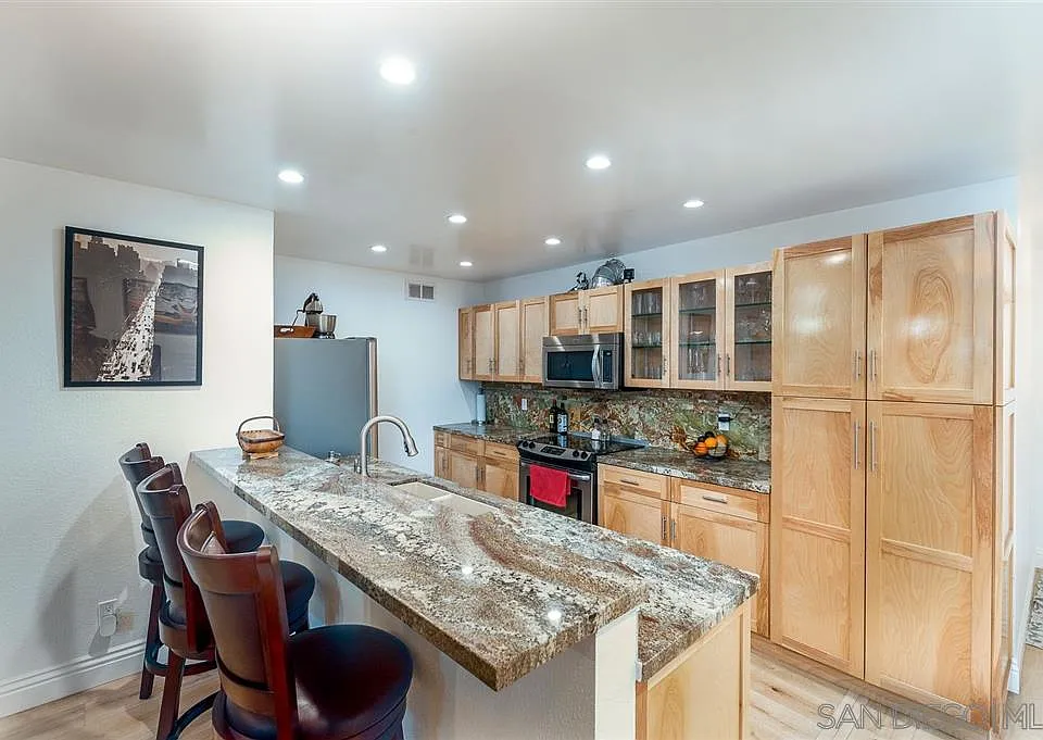 1111 Seacoast Dr Unit 3, Imperial Beach, CA 91932, sold by Deborah Vance
