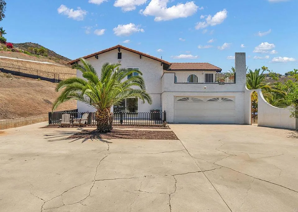 9130 Shadow Hill Rd, Santee, CA 92071, sold by Deborah Vance