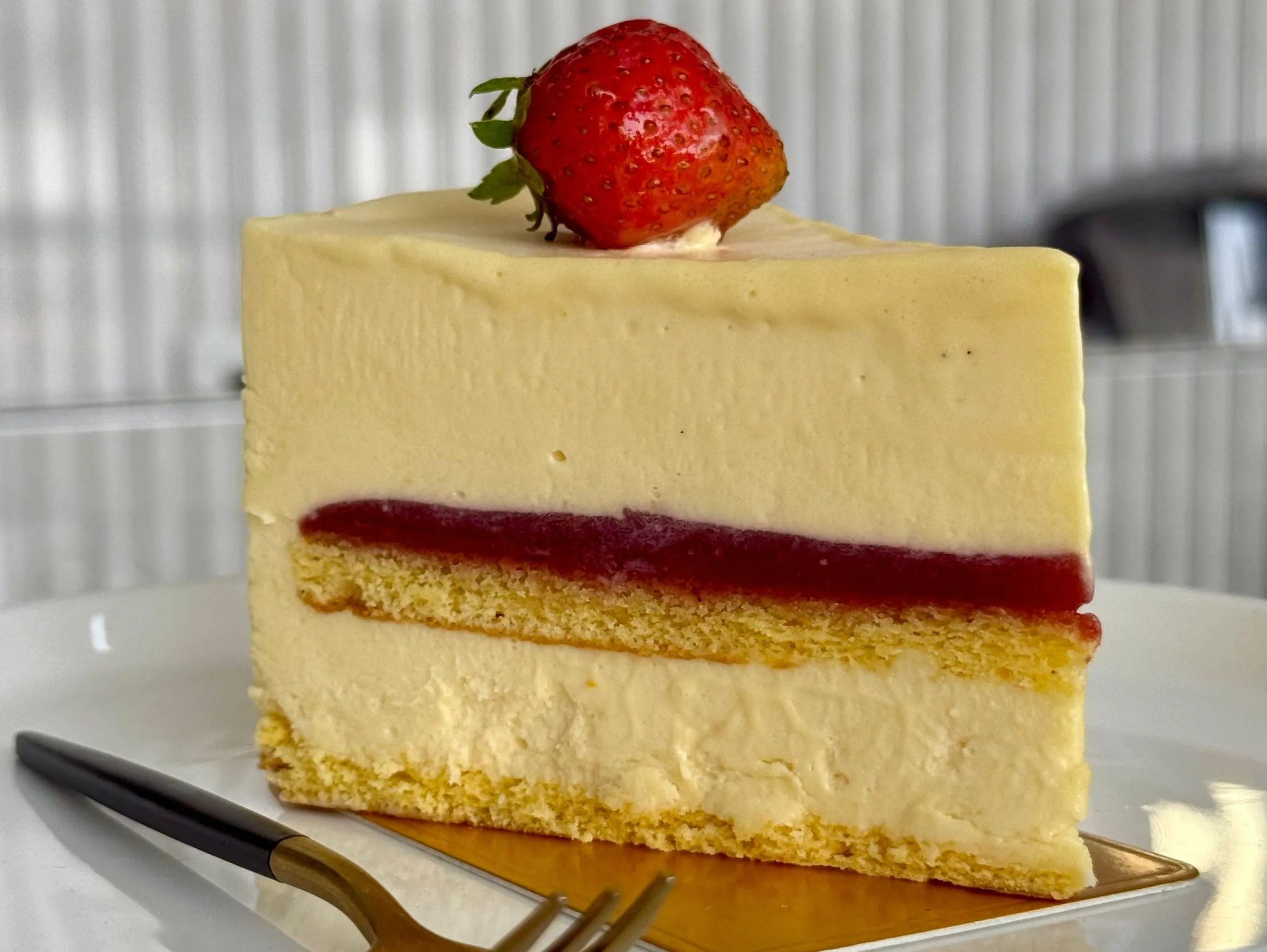 Vanilla Strawberry Cake