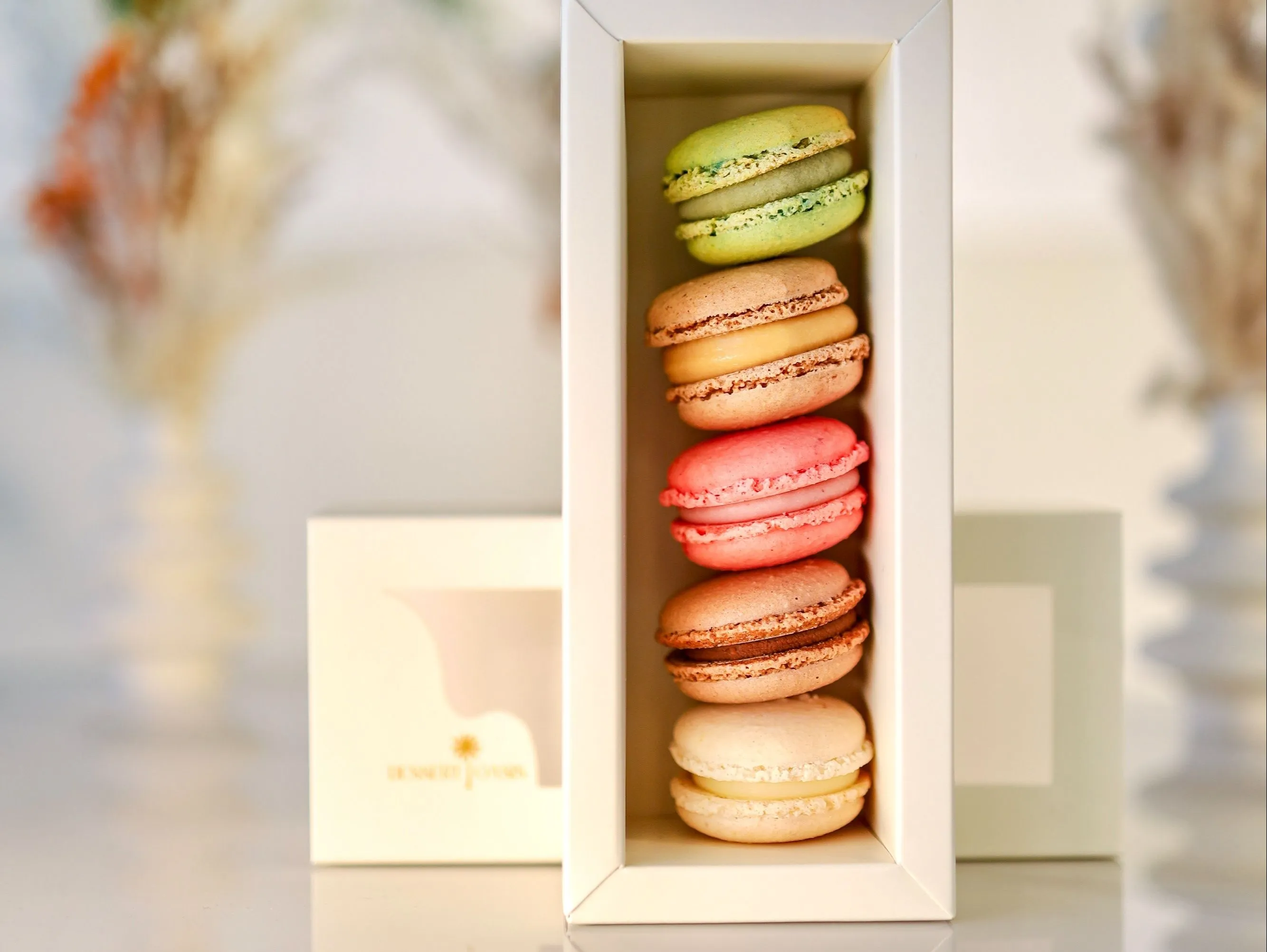 5 Pieces Macarons Signature Box
