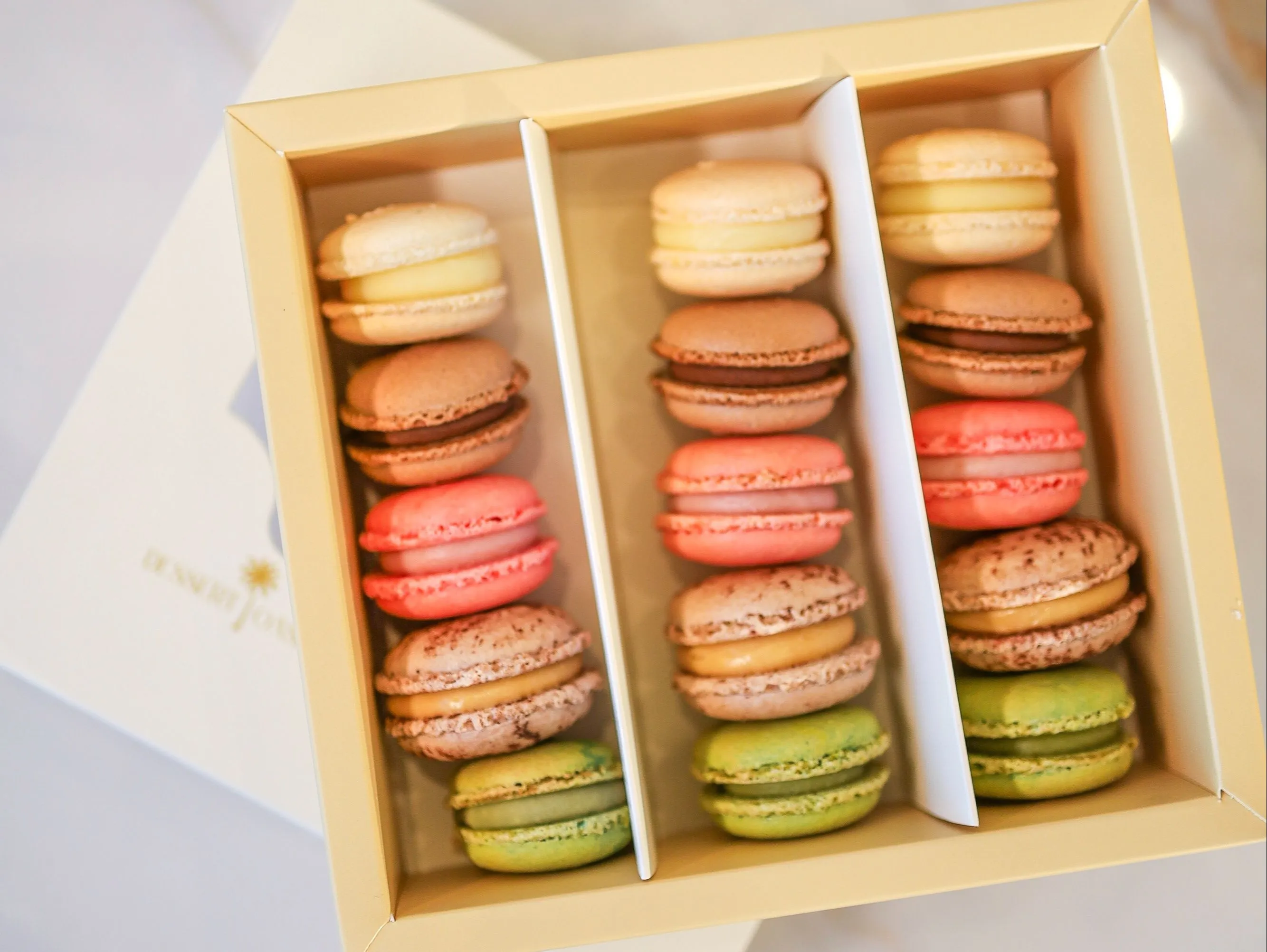 15 Pieces Macarons Celebration Box