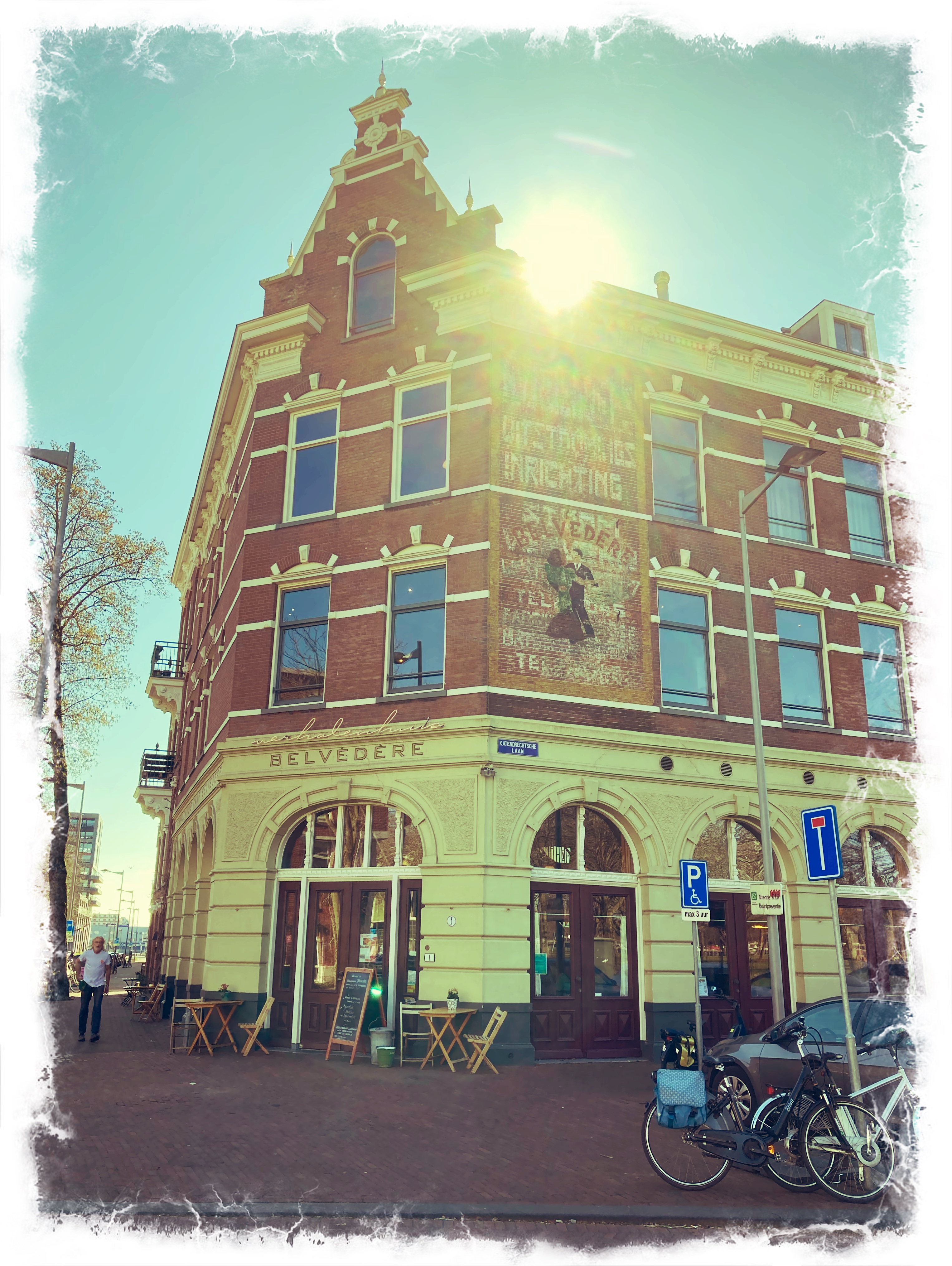 De boekpresentatie in Veralenhuis Belvédère te Rtterdamop 23 aart 2025.