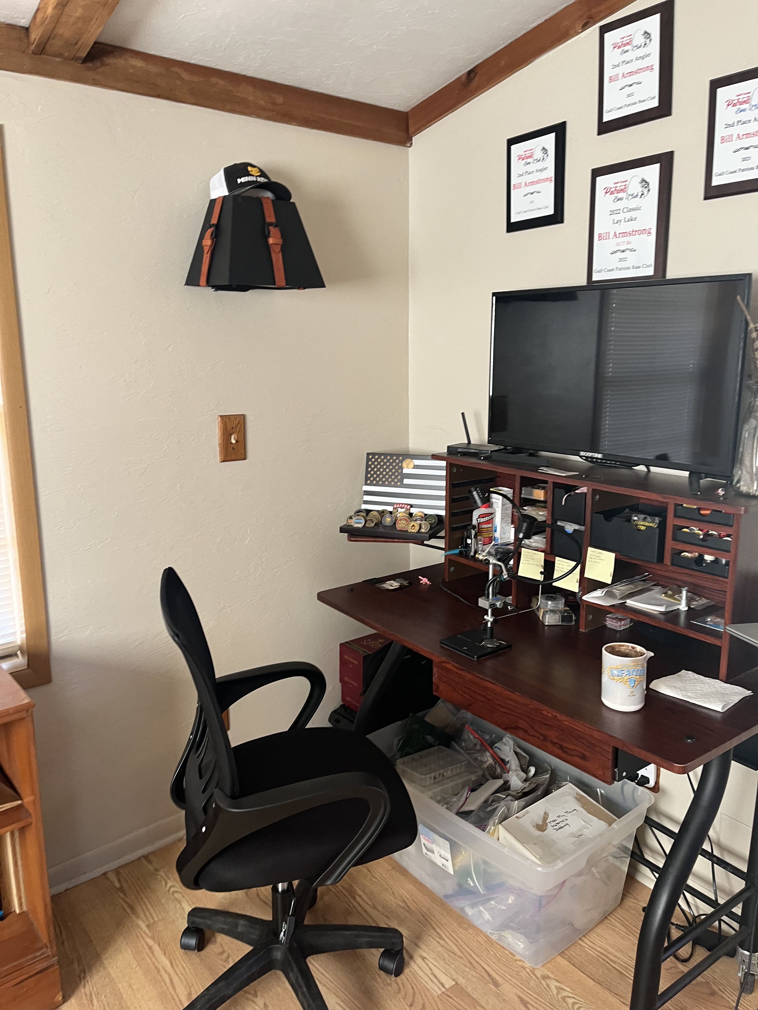 Relaxing riverside cabin room