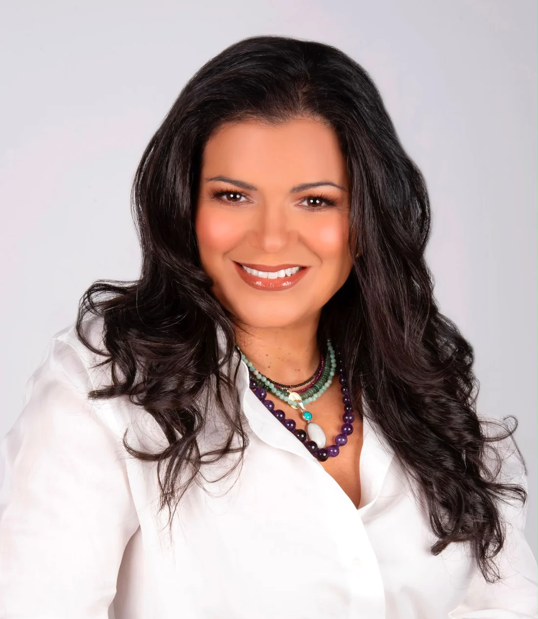Retrato da Dra. Juliana Varão, cirurgiã-dentista, em enquadramento fechado