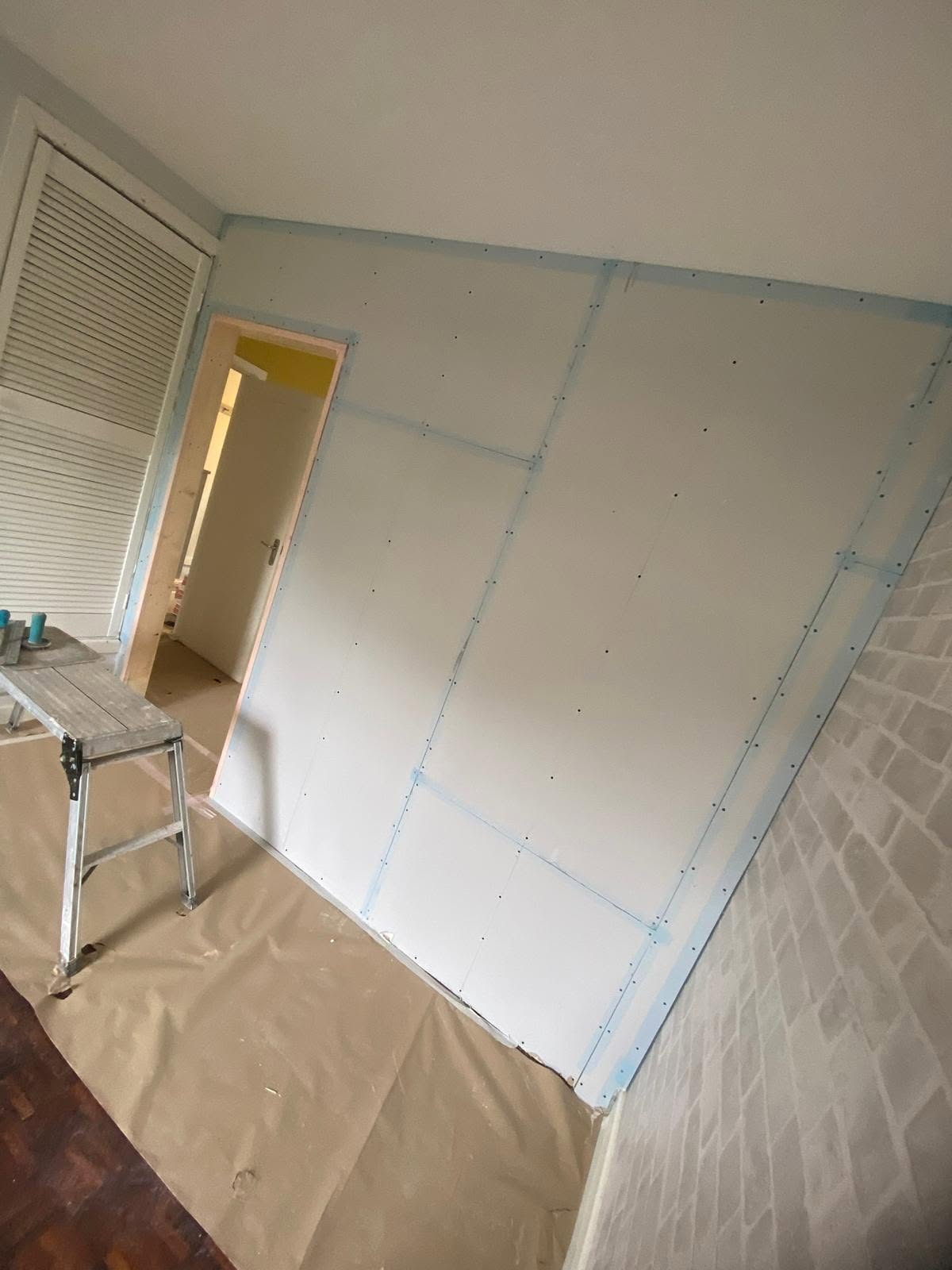 Harbour-facing boundary and exterior decorating in Brixham