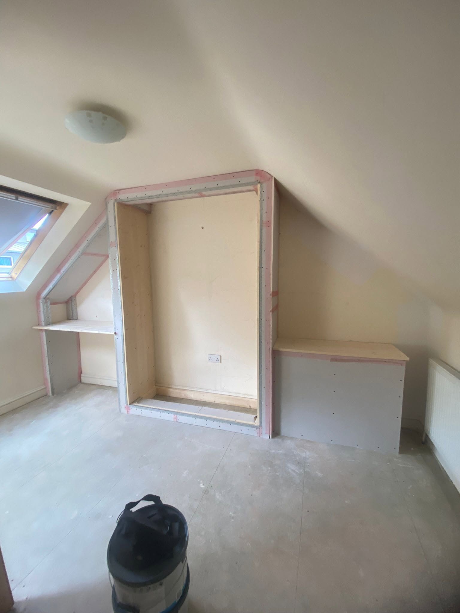 Painting and Decorating — Professional interior and exterior painting and decorating across Exeter and South Devon, with careful preparation, crisp lines and a spotless clean-up