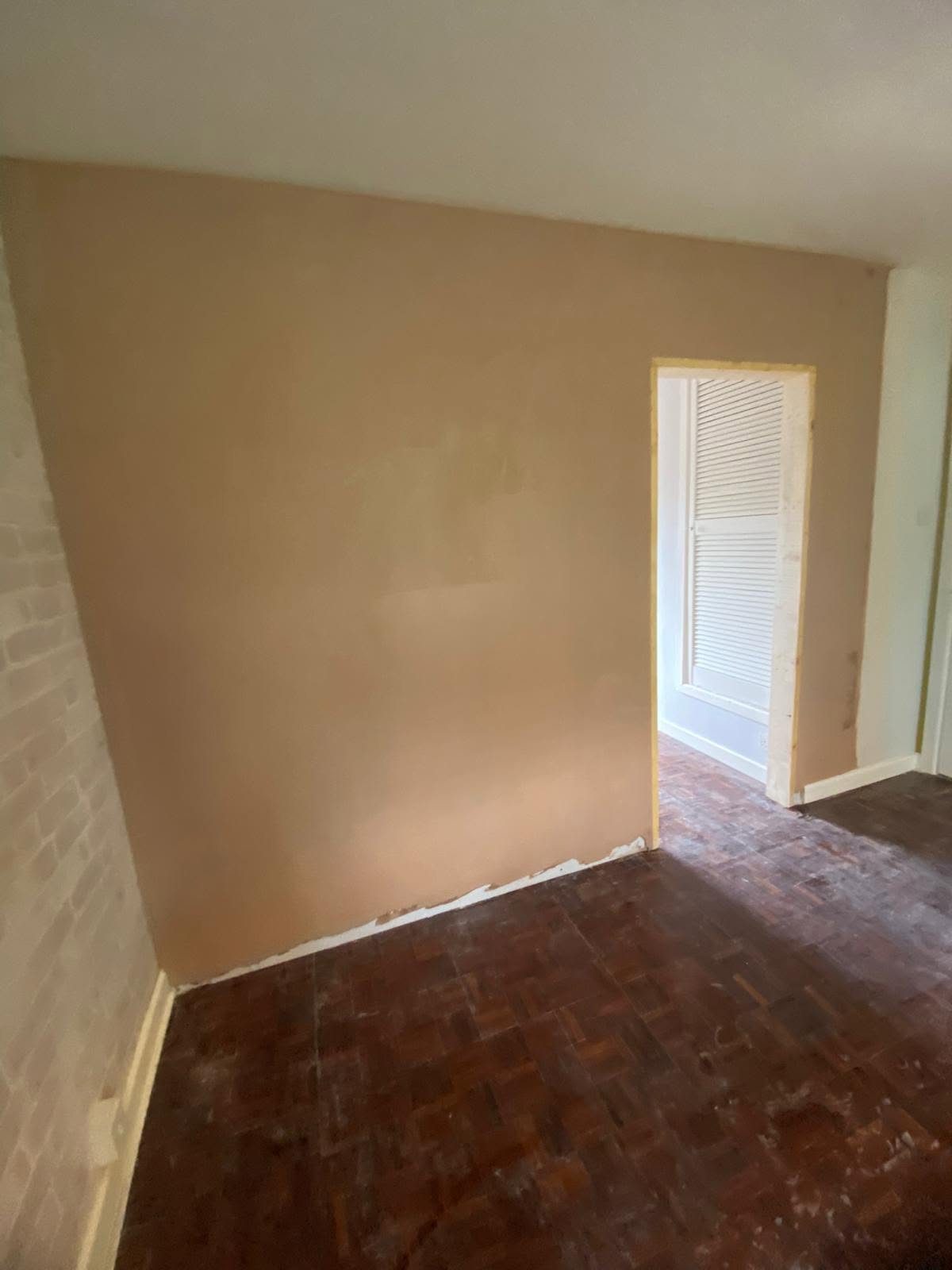 Smooth plastered wall finished by J&J Contractors in Exeter