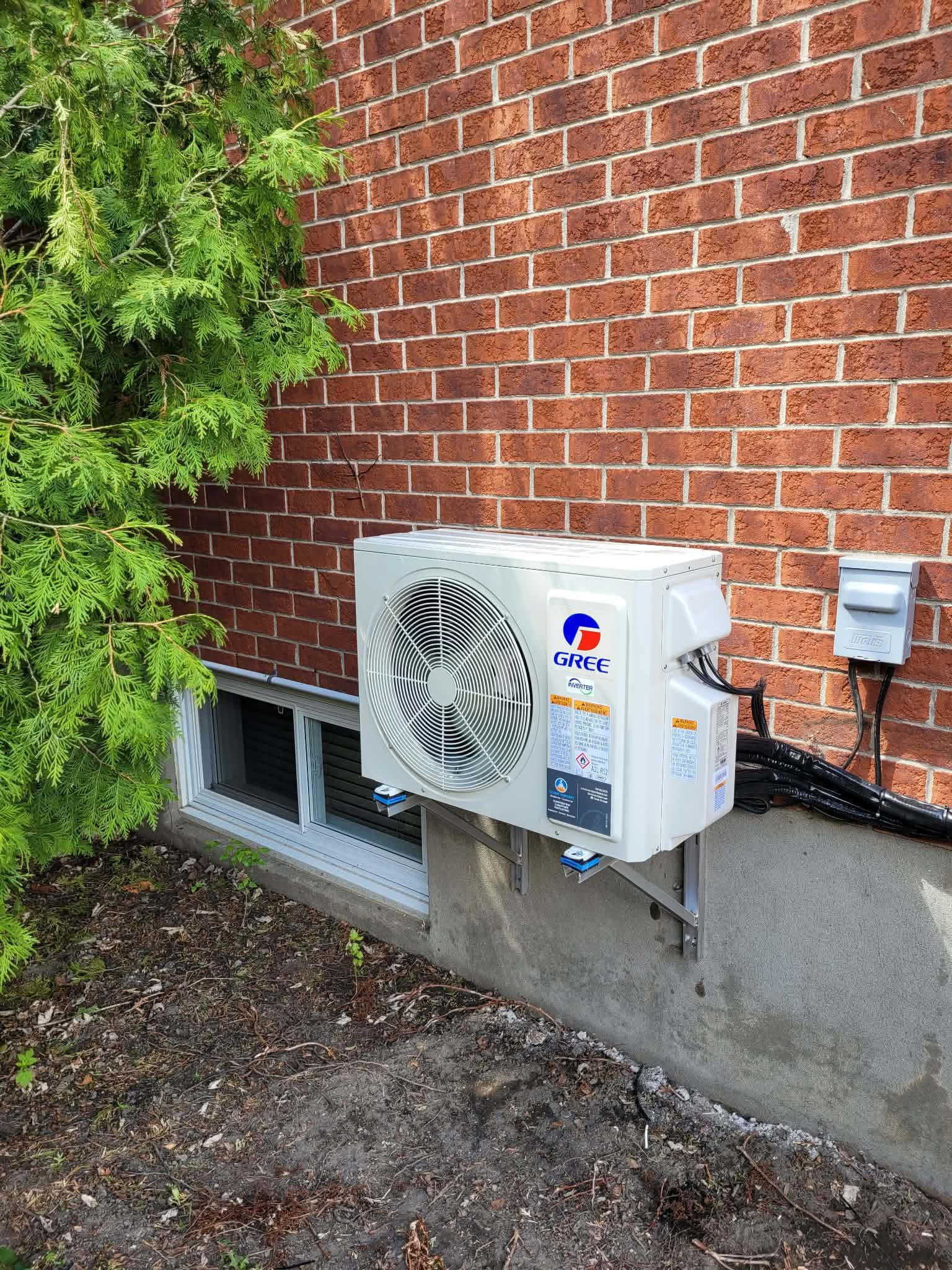 Unité extérieure de thermopompe Gree installée par Climat Concept