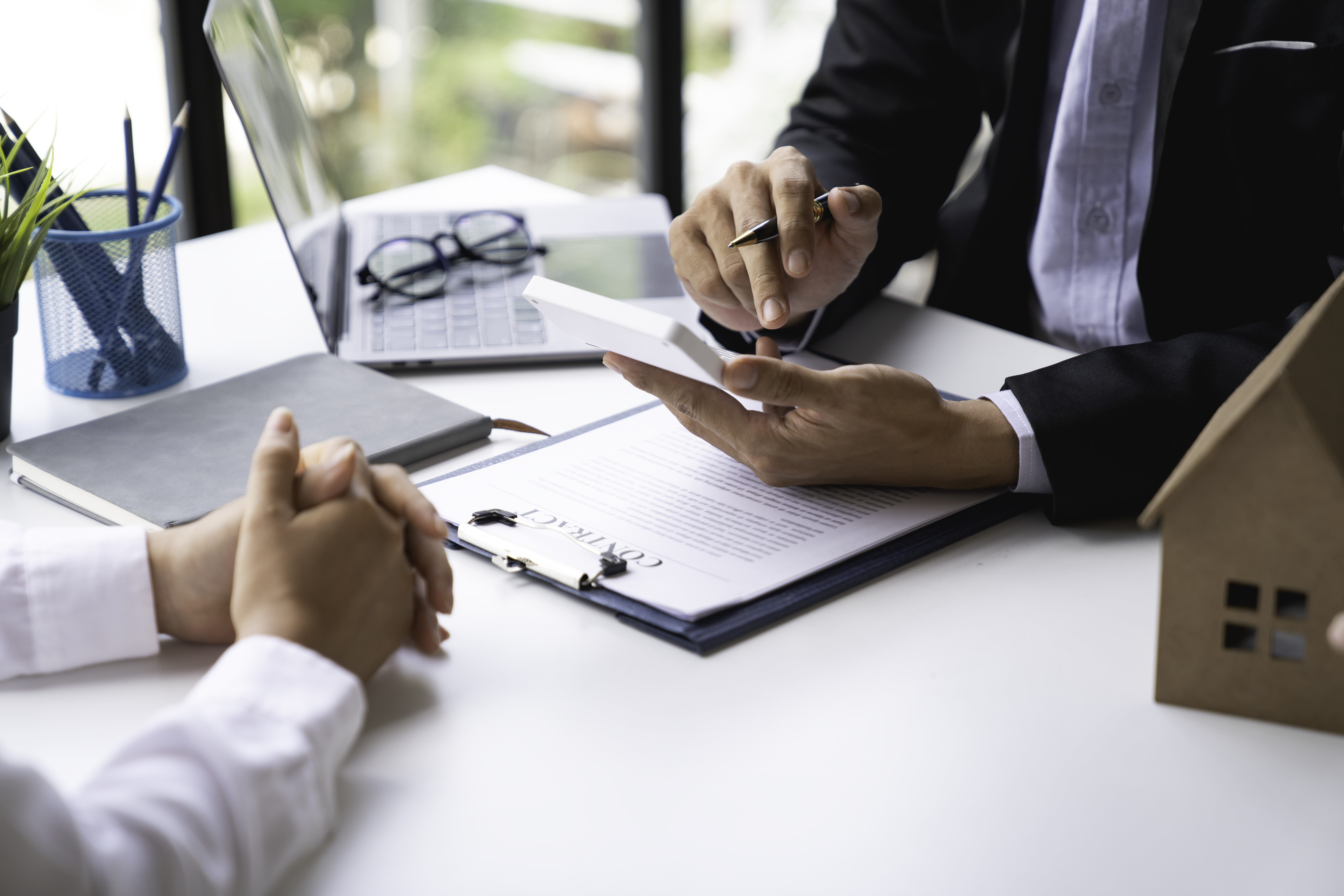 agentes inmobiliarios ofrecen seguros