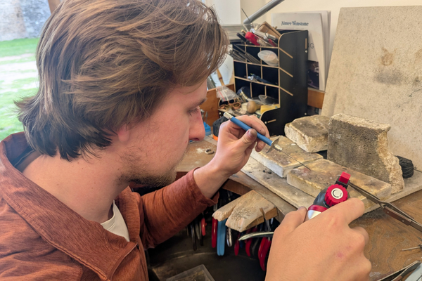 Make Your Own Engagement Ring: 5 Reasons People Choose to Make Their Own