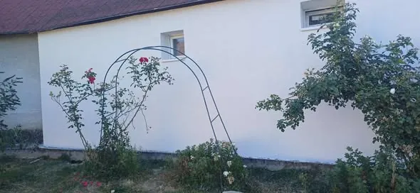Farkas-Konstrukt Kft. — Szápár-Családiház felújítás projekt referencia.