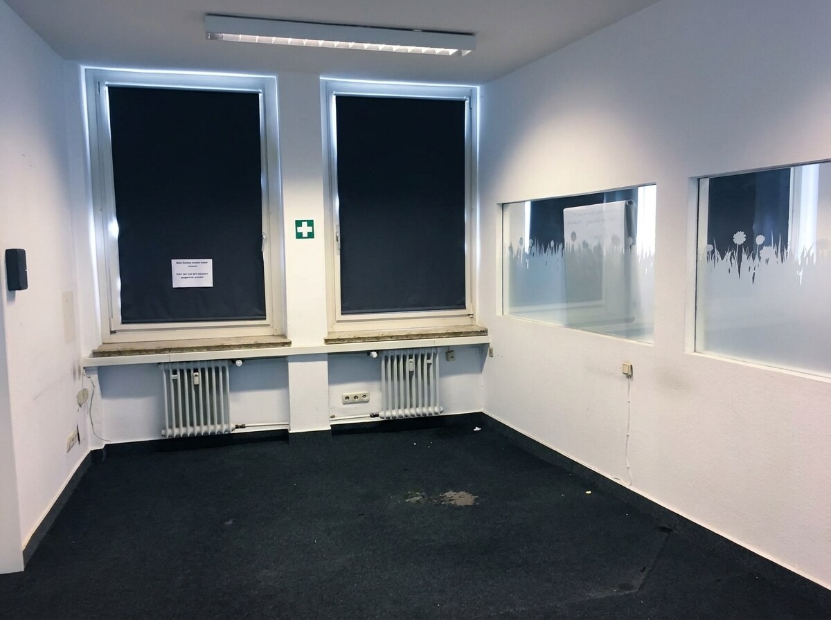 Büro in Hessen nach der Entrümpelung, besenrein