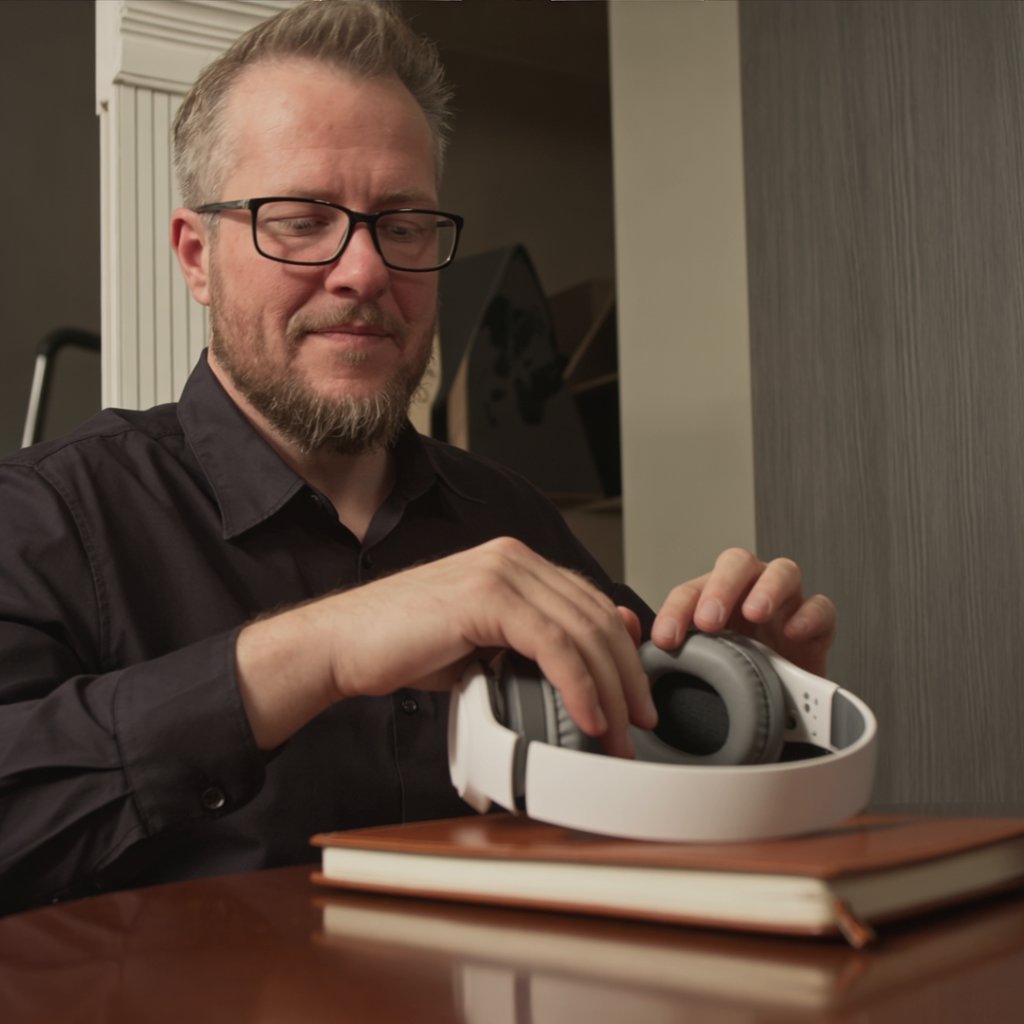 Jon Kendal with MaxxiMind headphones