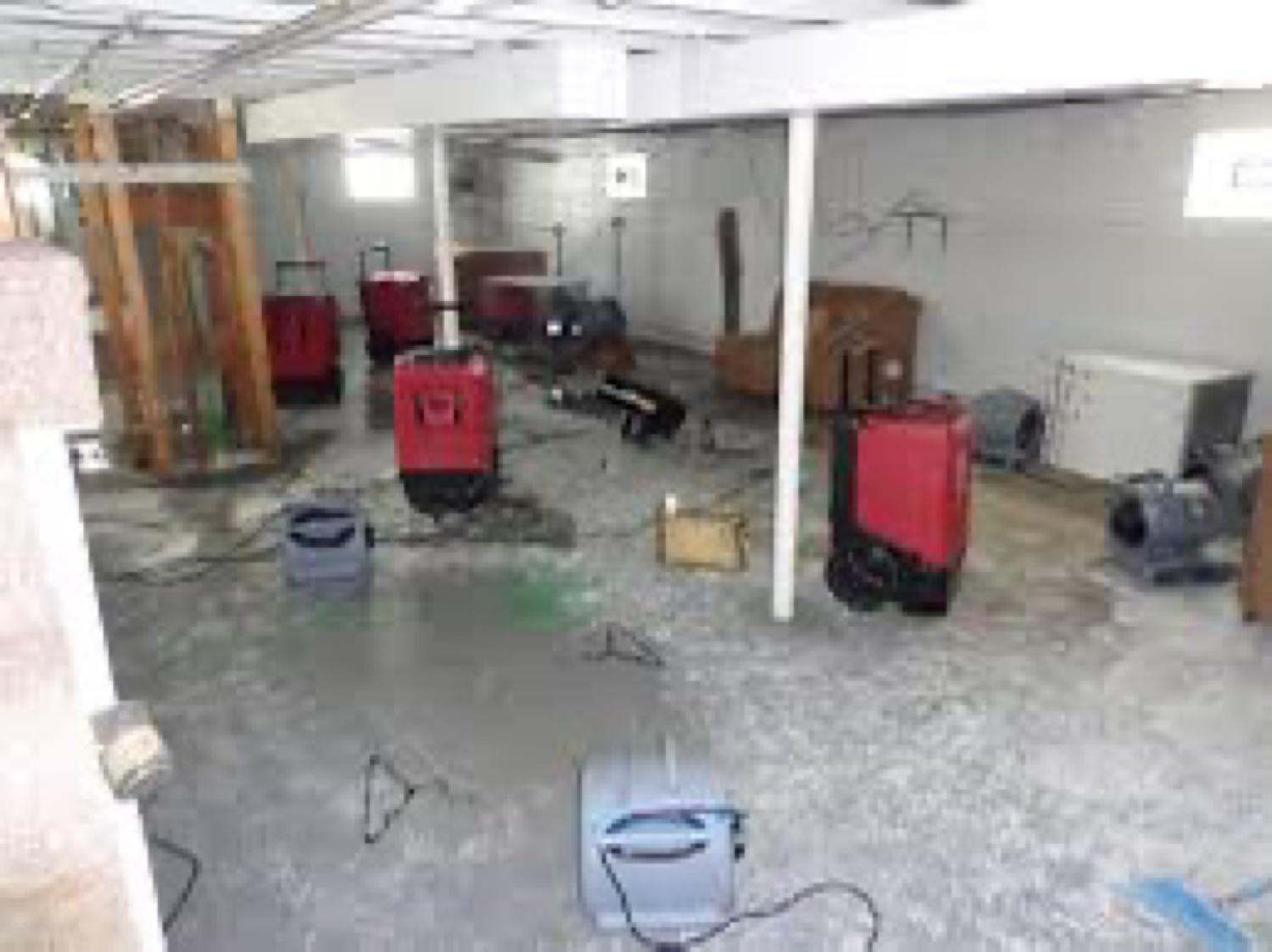 Water damage drying job with air movers and dehumidifiers