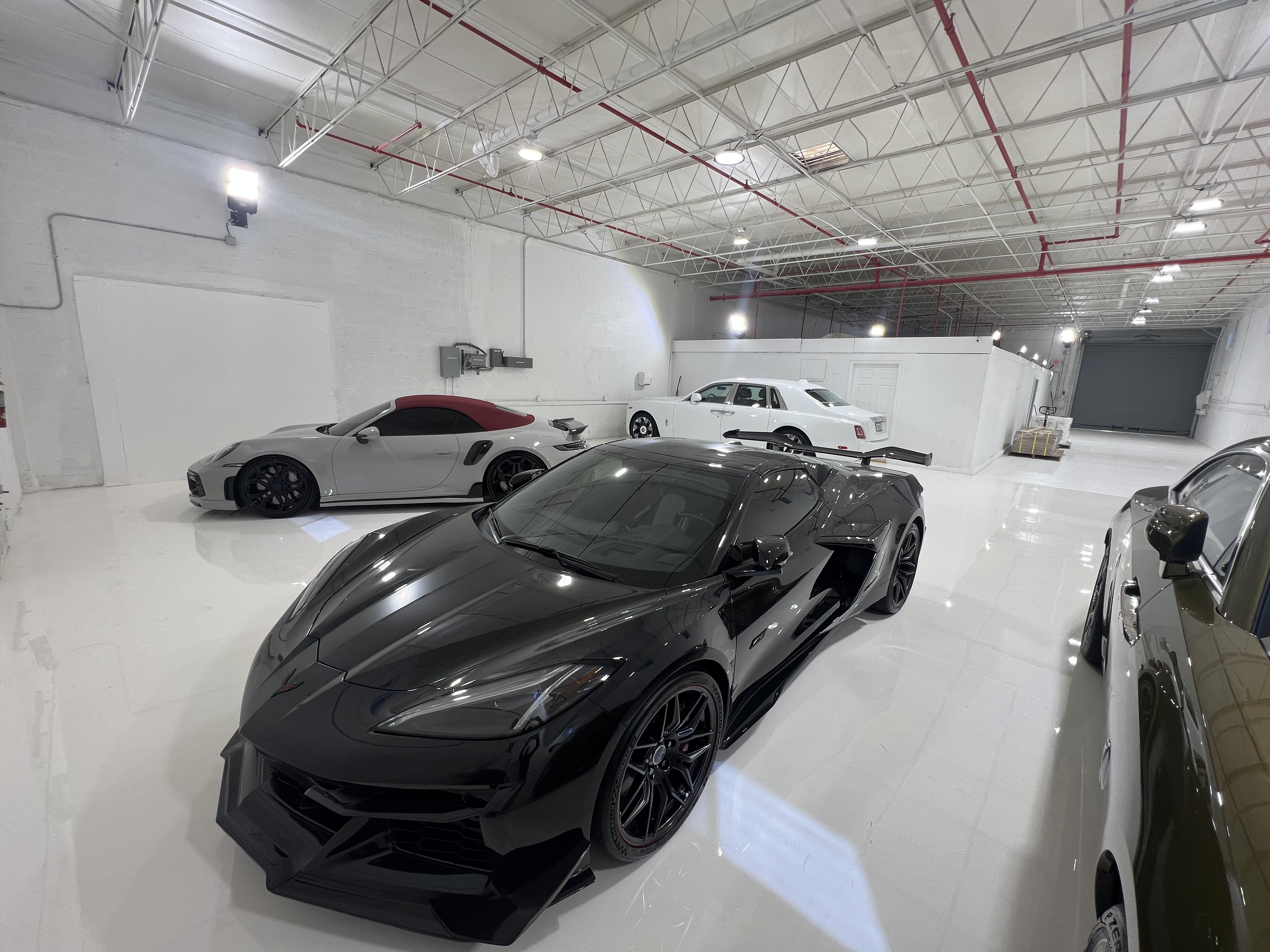 Solid color epoxy floor