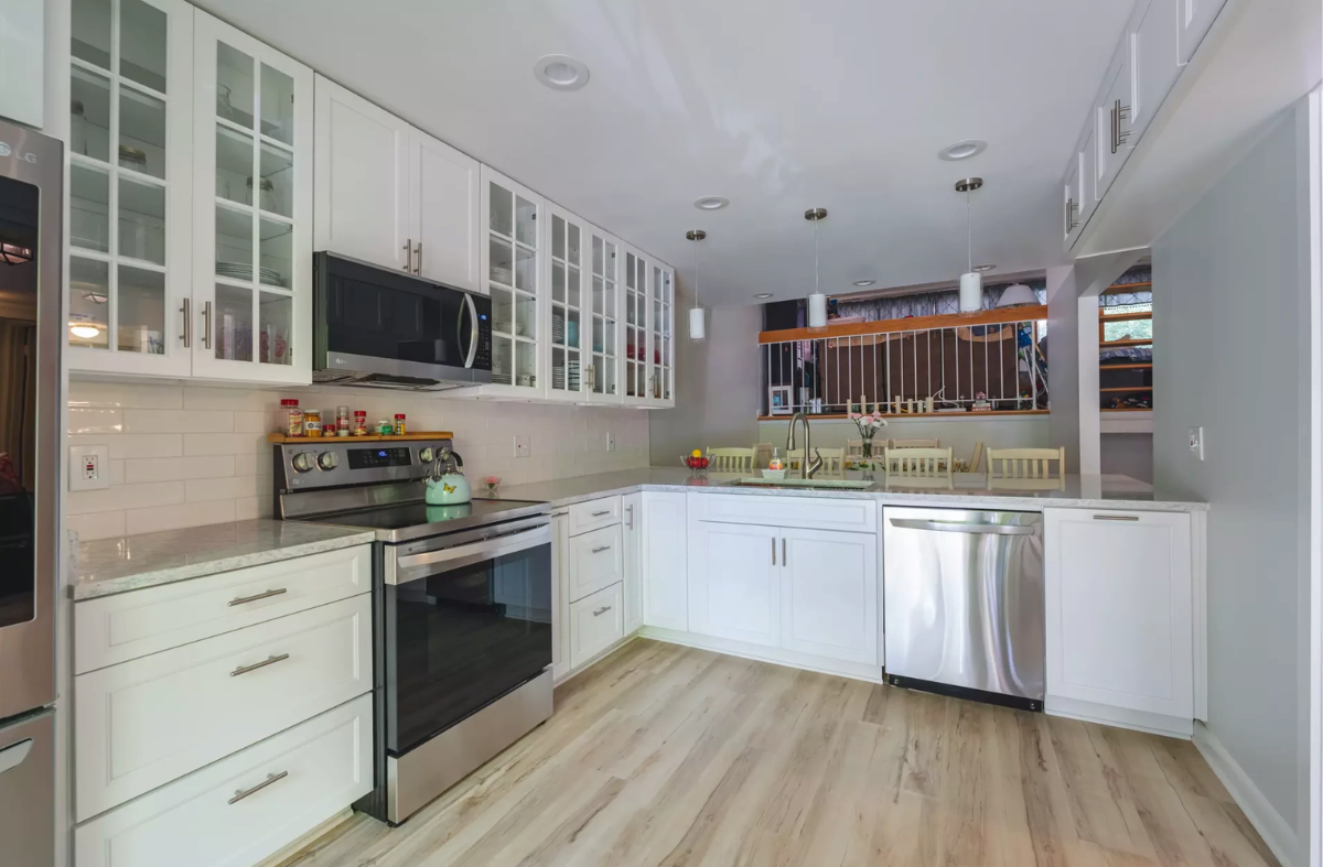Elegant Kitchen and Bath kitchen project photo 1