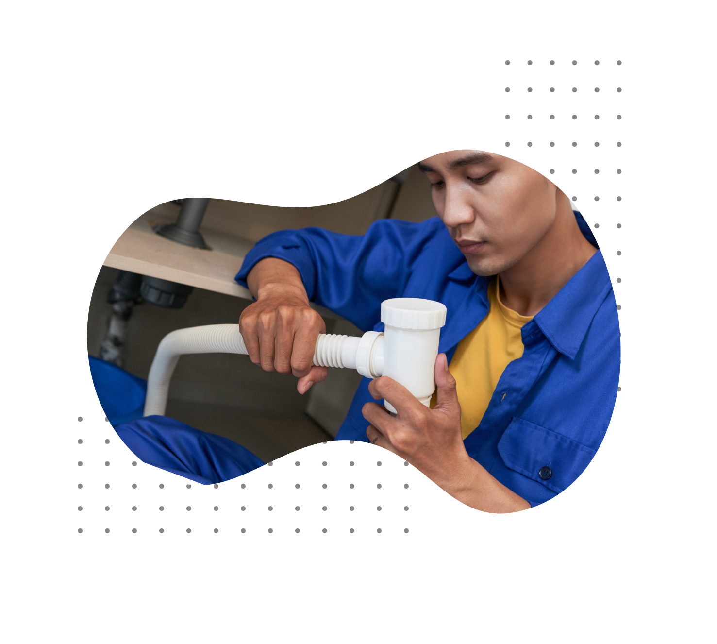 Technicien B2M Services effectuant une réparation domestique à Genève