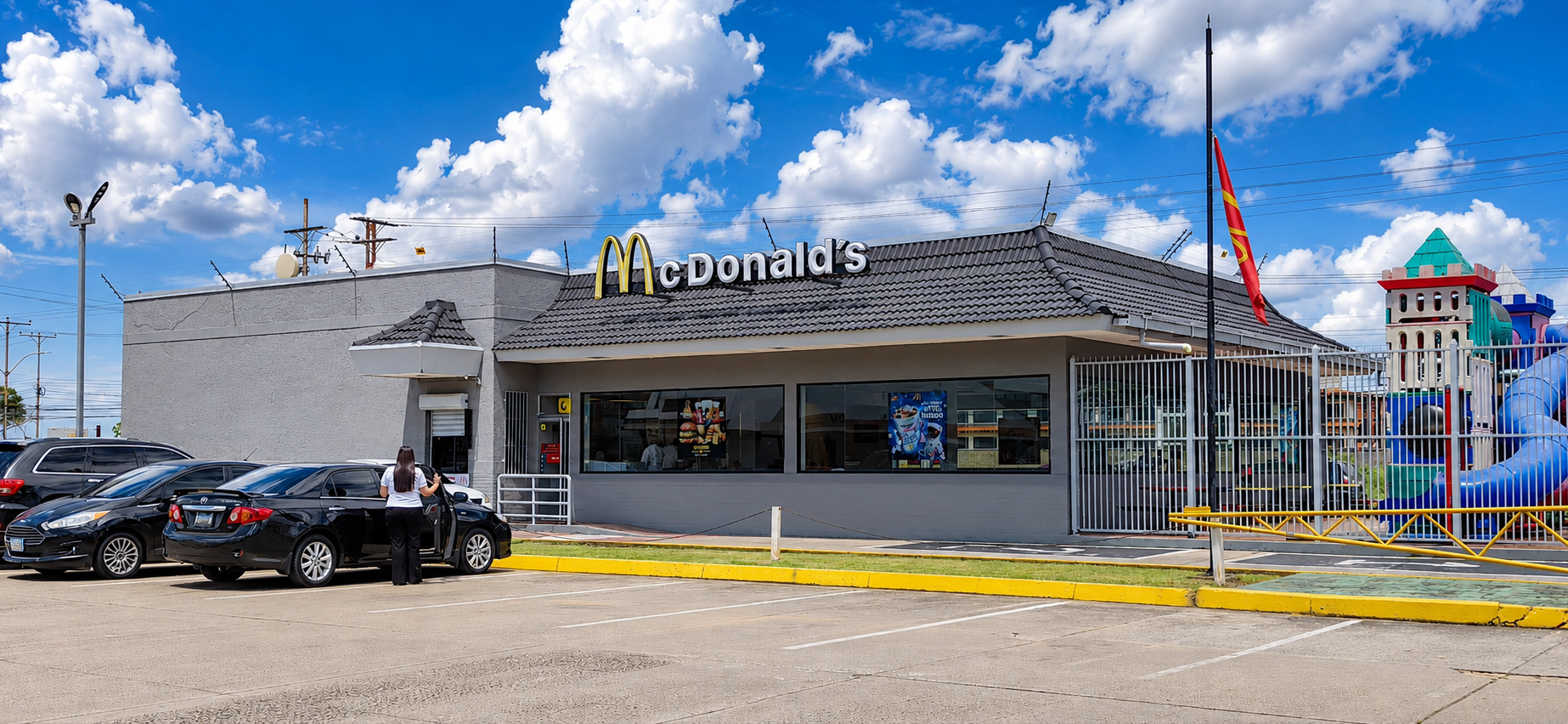 McDonald's dentro del complejo