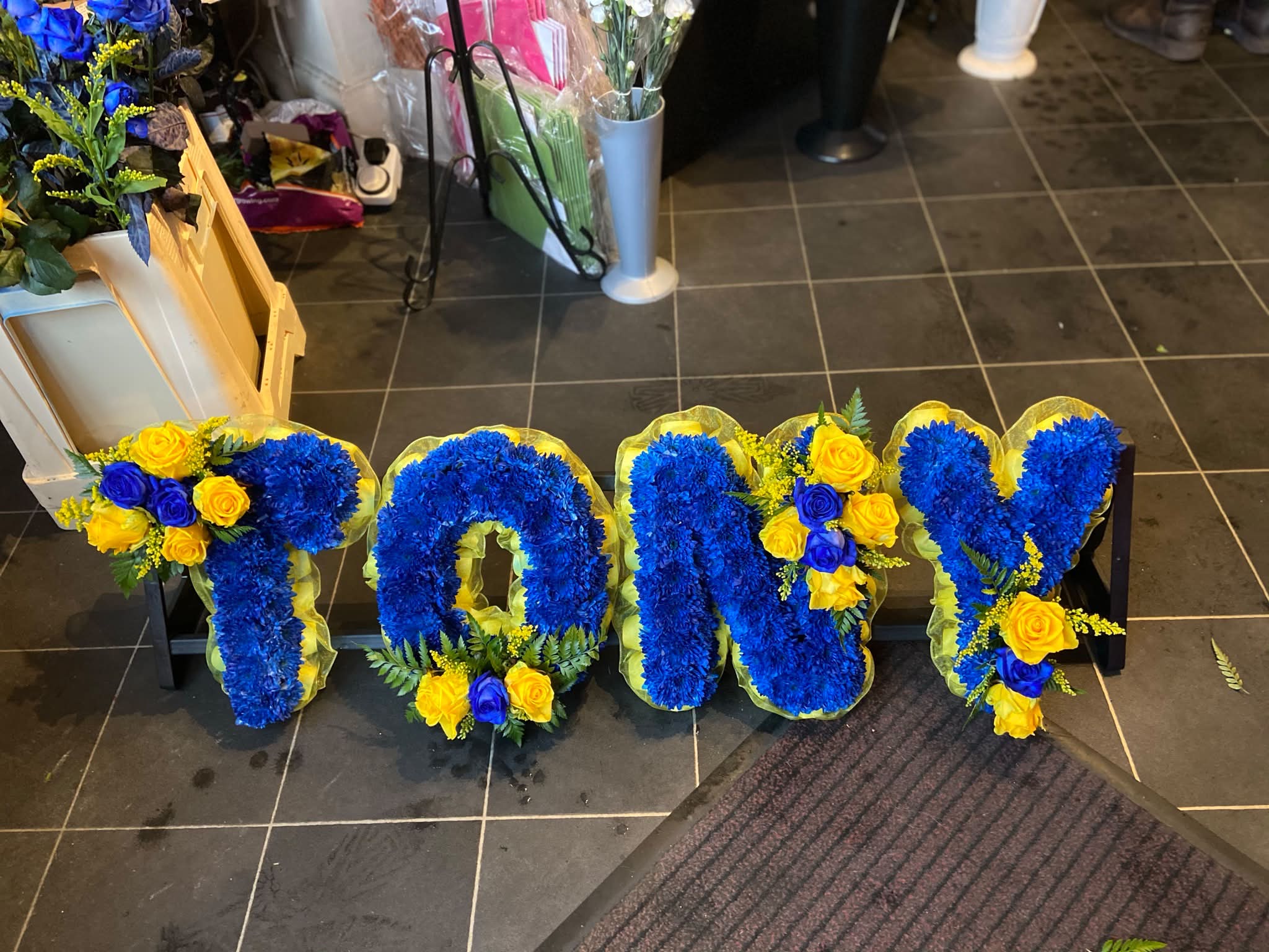 Floral arrangement 77