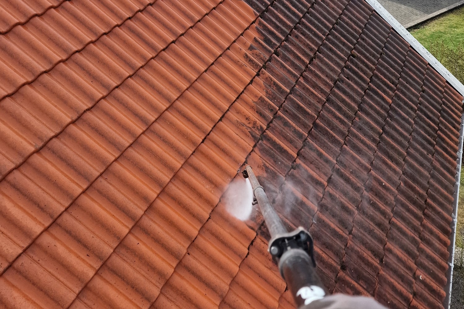 Crystal-clear view through a freshly cleaned window overlooking a well-maintained garden and backyard in Mildura, showcasing professional window cleaning services using streak-free, eco-friendly techniques.