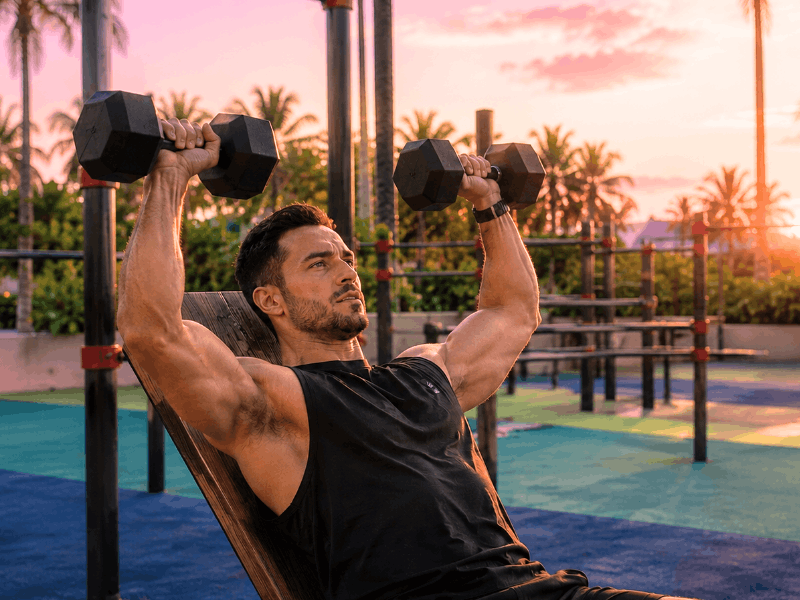 Gimnasio con equipo premium