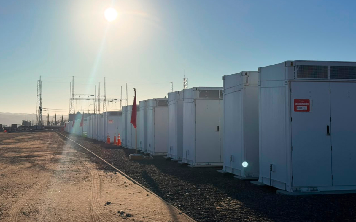 Proyecto de bater&iacute;as para almacenamiento de energ&iacute;a Celda Solar, en Arica