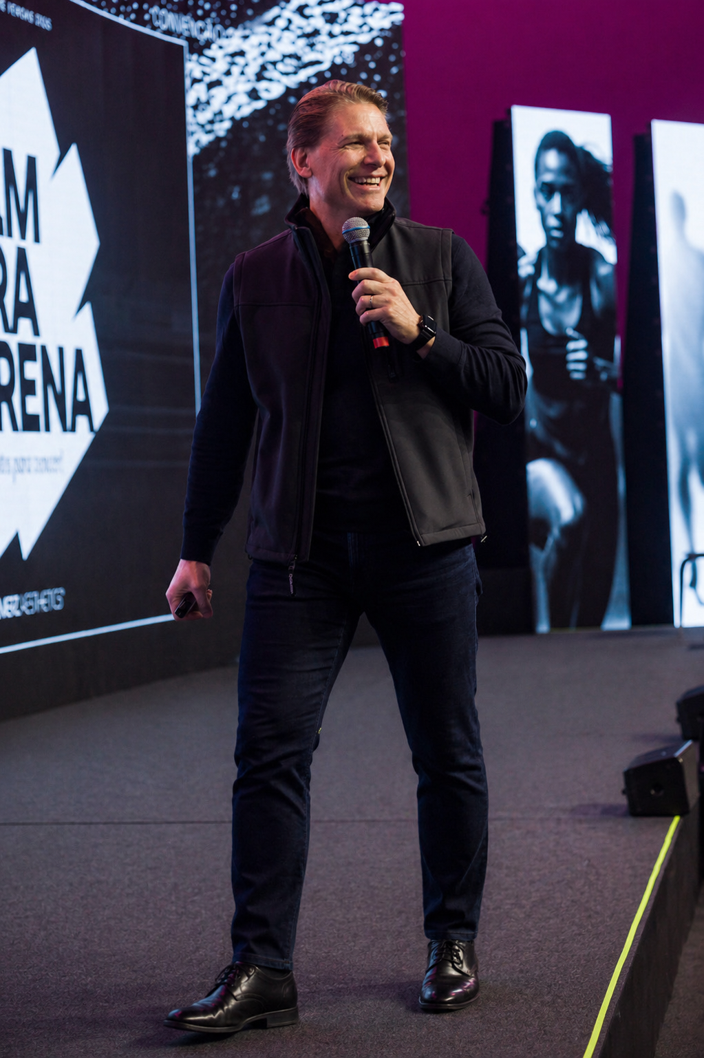 Fabio Marques on stage delivering a keynote