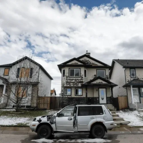 local Calgary roofing company performing residential roof installation