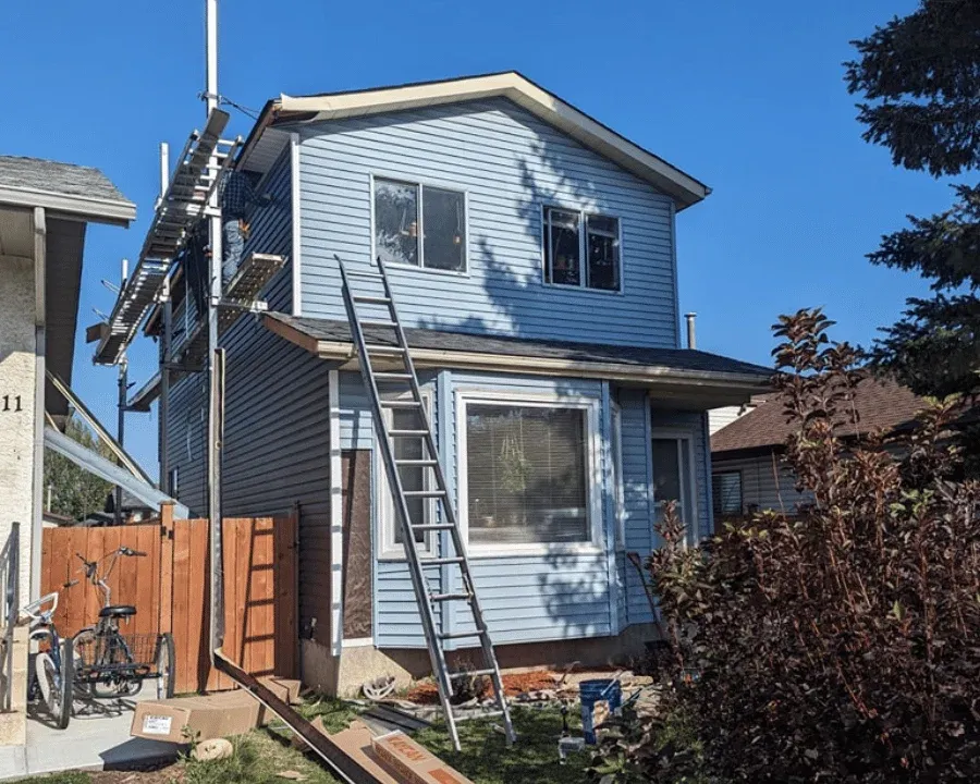 local Calgary roofing company performing residential roof installation