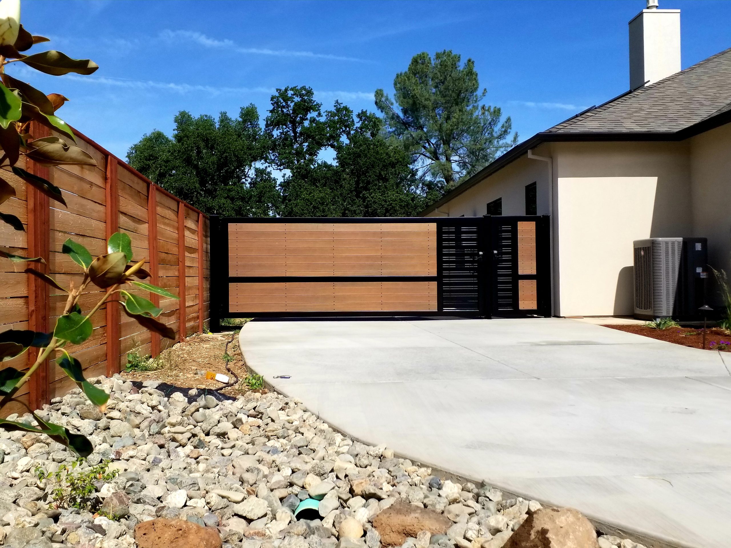 Vinyl privacy fence