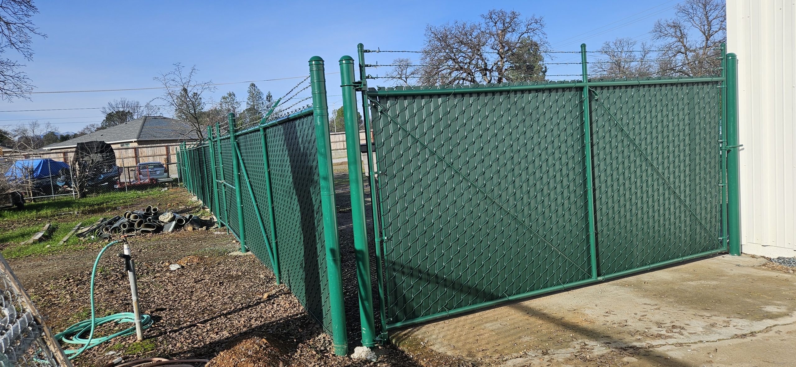 Chainlink with privacy slats