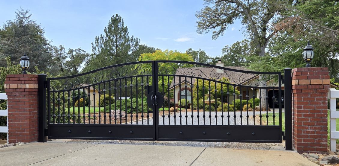 Driveway gate