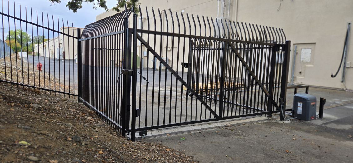 Fencing contractor in Shasta Lake, CA