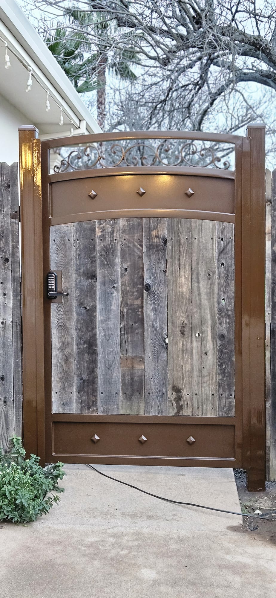 Vinyl privacy fence